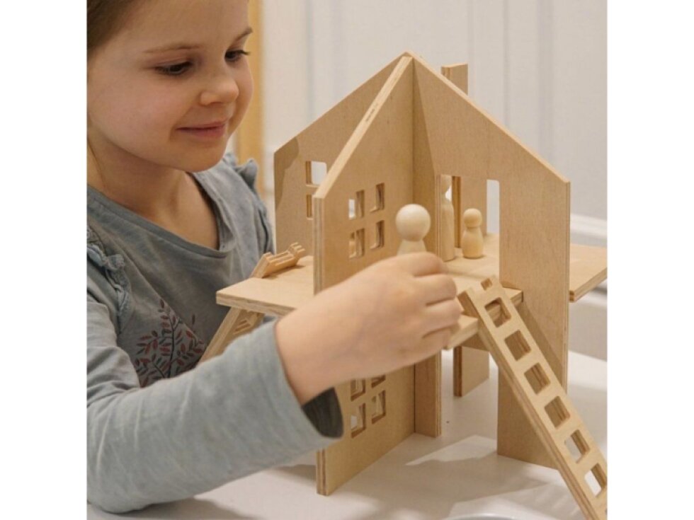 CROSS dřevěný domeček pro panenky