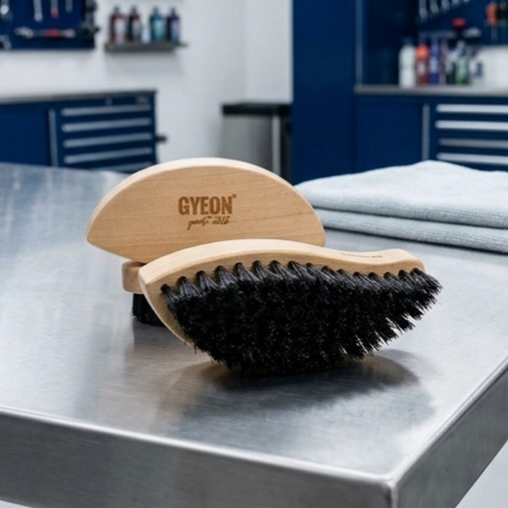 Gyeon Q2M LeatherBrush kartáč na kůži