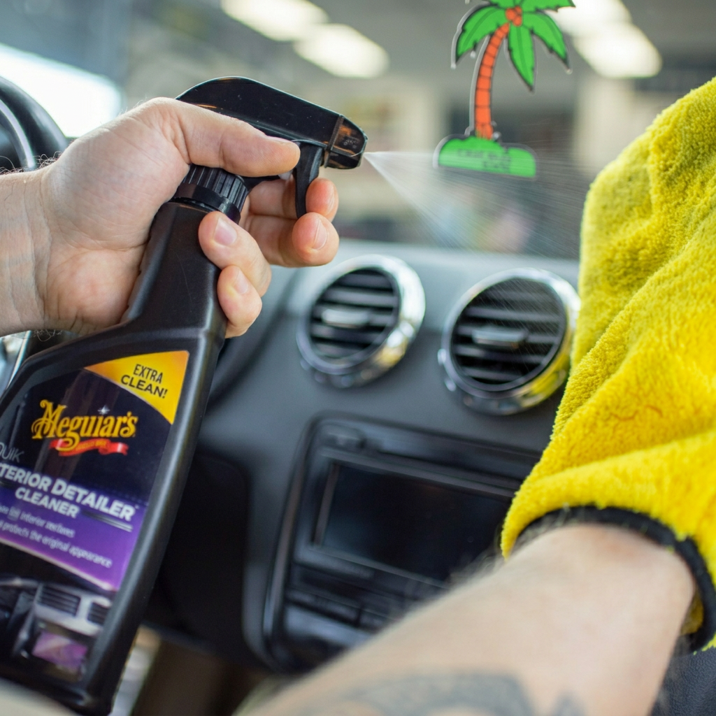Meguiar's Quik Interior Detailer - čistič interiérových povrchů, matný vzhled, 473 ml