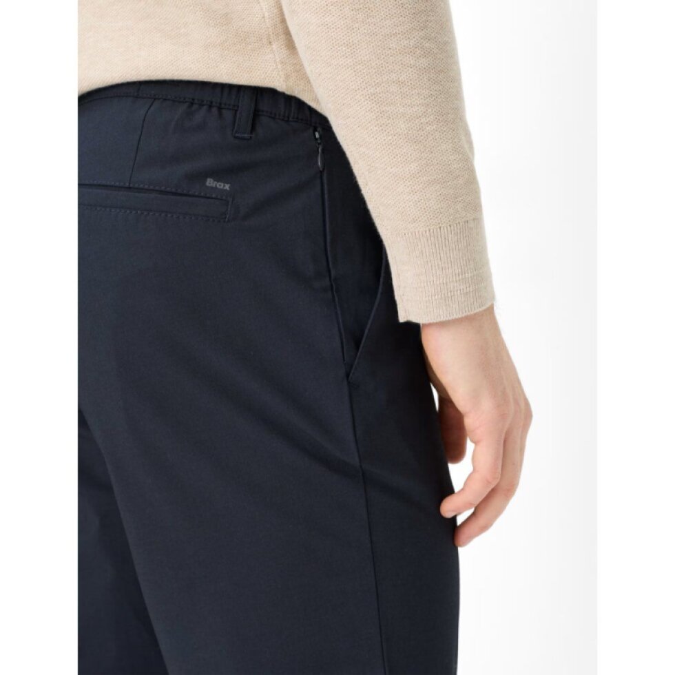 Pánske tmavomodré chino funkčné Performance nohavice BRAX tapered fit