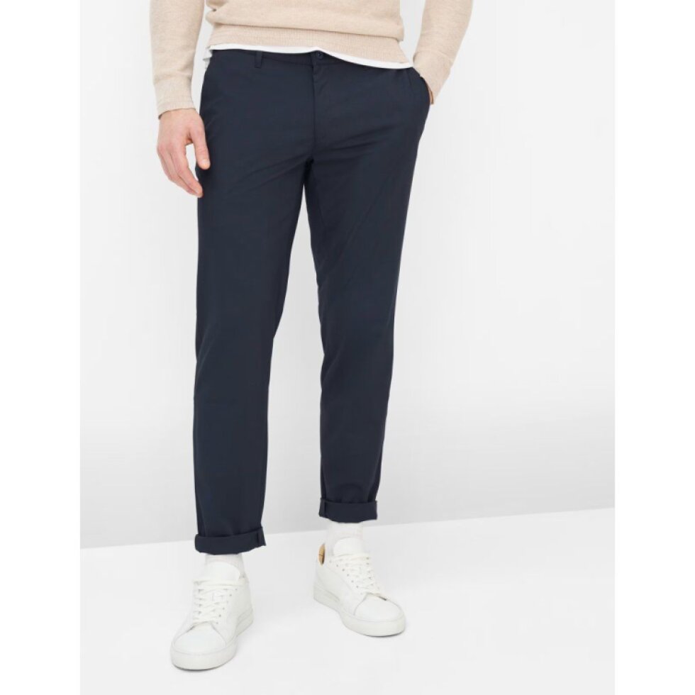 Pánske tmavomodré chino funkčné Performance nohavice BRAX tapered fit