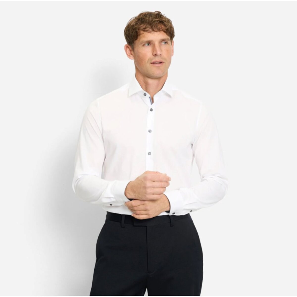 Pánska biela bavlnená EASY-IRON košeľa s kontrastnými detailmi OLYMP body fit