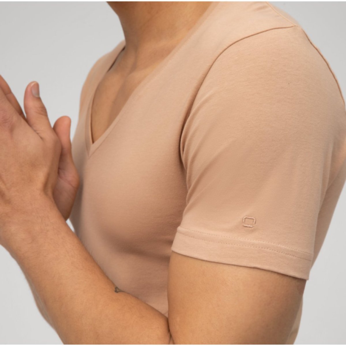 Pánske telové tričko pod košeľu extra hlboký výstrih OLYMP body fit