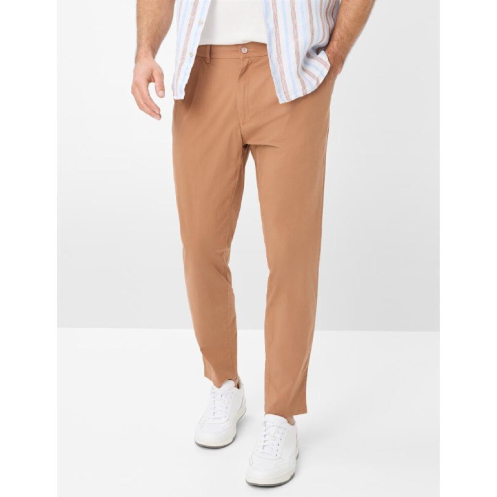Pánske ultraľahké bavlnené chino nohavice BRAX relaxed slim fit