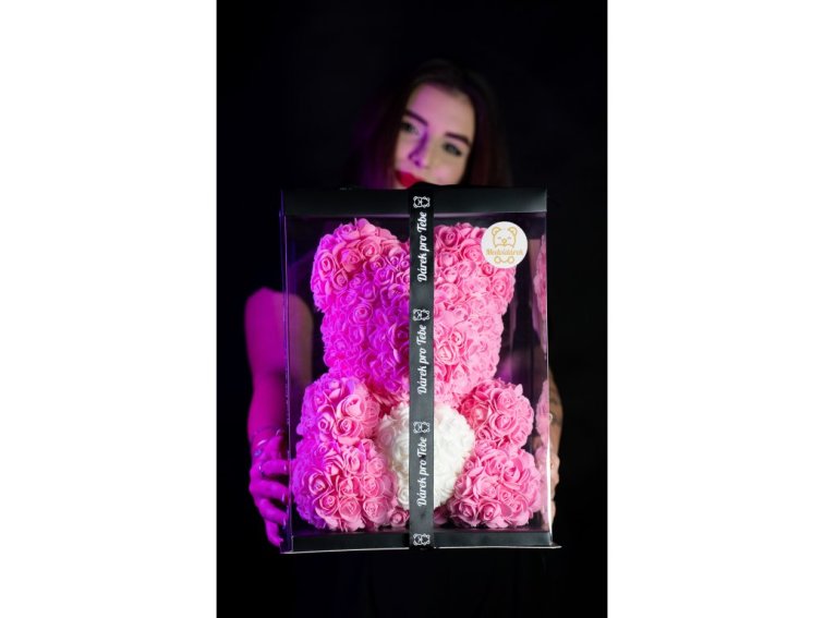 Medvídárek BIG Classic medvídek z růží 40cm dárkově balený - růžový s bílým srdcem