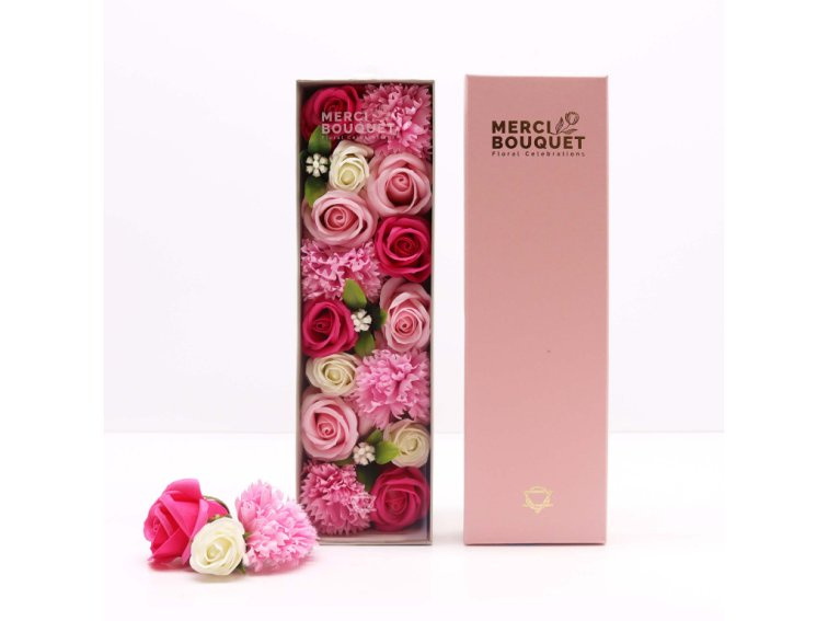 Medvídárek box z mýdlových růží 28cm bílý