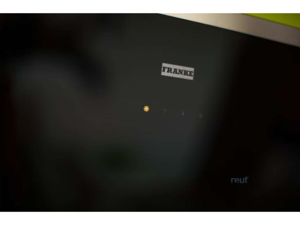 Franke Smart Odsávač pár FPJ 705 V BK/SS, šírka 70 cm, čierne sklo/nerezová 330.0528.069