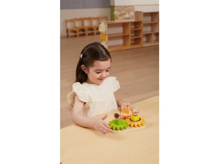 Dřevěná ozubená kolečka s geometrickými tvary