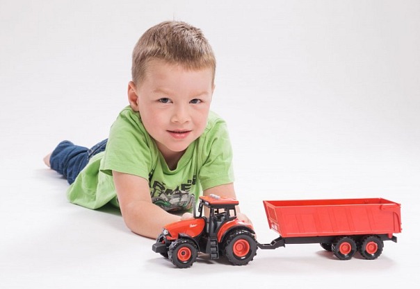 Traktor Zetor s valníkem