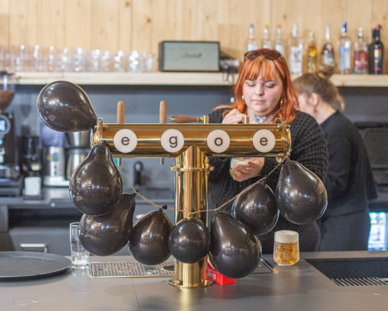 Když se spojí design, odvaha a výběrová káva: kavárna Cafe 519 ve firmě Egoé otevřela během dvou týdnů