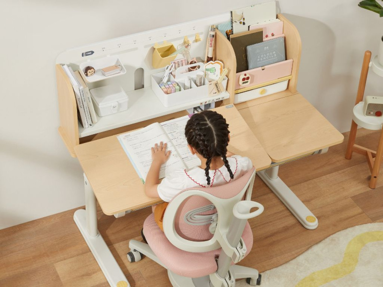 Dětský studijní stůl 120 cm