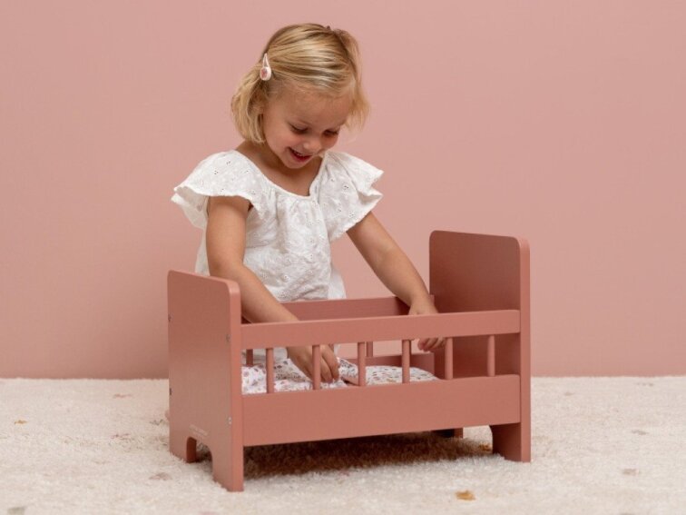 Postýlka pro panenky dřevěná s peřinkou - Květiny a motýli