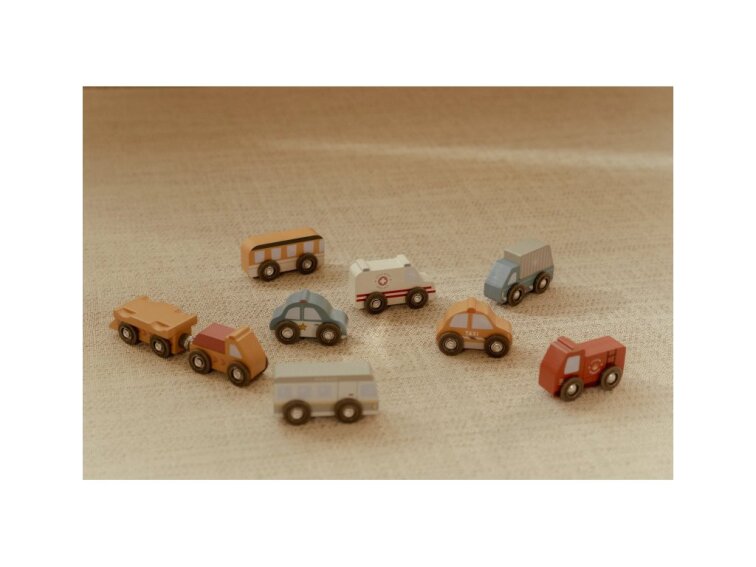 Sada dřevěných autíček