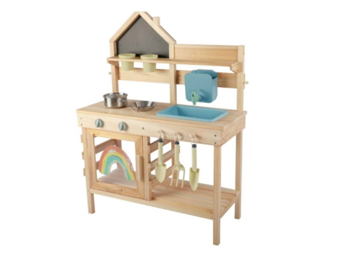 Venkovní kuchyňka se zahradnickým náčiním