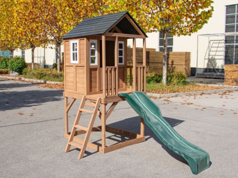Dětský dřevěný zahradní domek se skluzavkou