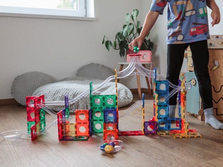 Magnetická stavebnice EliFix fresh - kuličková dráha 222 ks + svítící kuličky