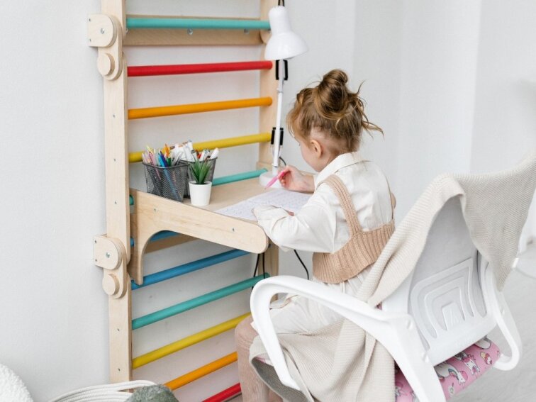 Přídavný stoleček k Prolézačce/žebřinám