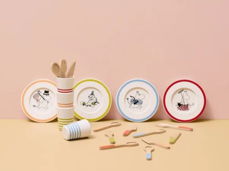 Étkezőgarnitúra múmiákkal