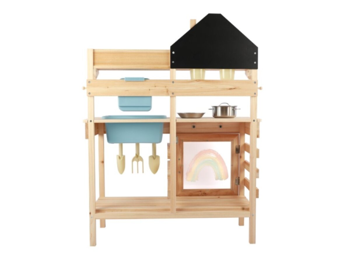 Venkovní kuchyňka se zahradnickým náčiním