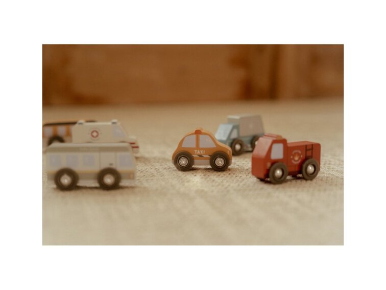 Sada dřevěných autíček