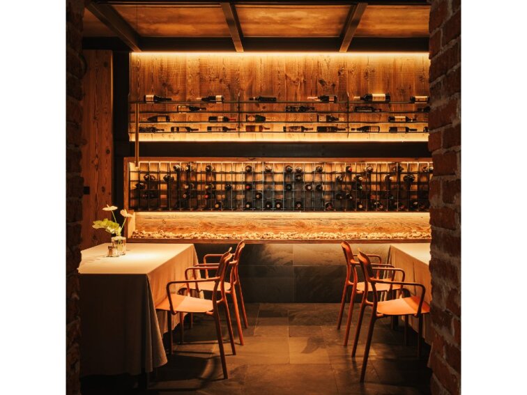 Stolička s operkami rúk RIMO 570x555x840 mm