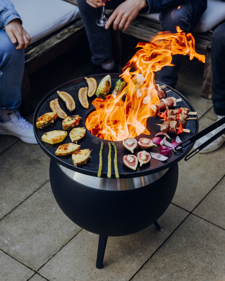 Štýlový BBQ gril a ohnisko MOON v jednom na drevo a peletky