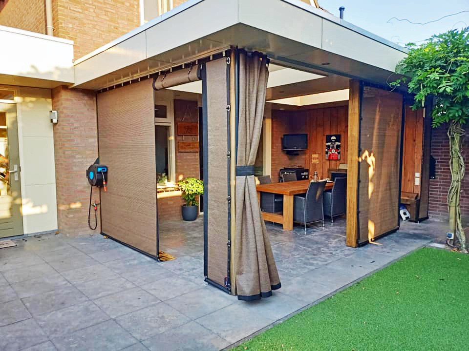 Bočné plachty na pergoly - praktický doplnok pre pohodlie a štýl.