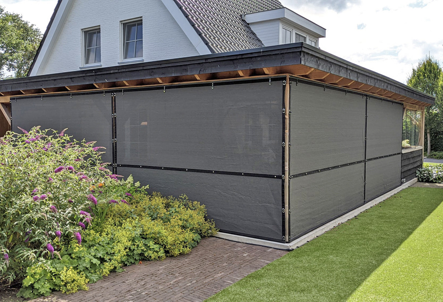 Bočné plachty na pergoly - praktický doplnok pre pohodlie a štýl.