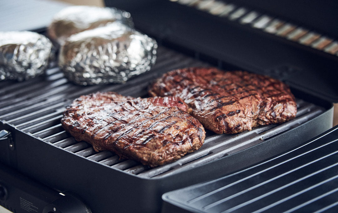 Kúzlo grilovania na jeseň: prečo sa oplatí rozpáliť gril aj po lete