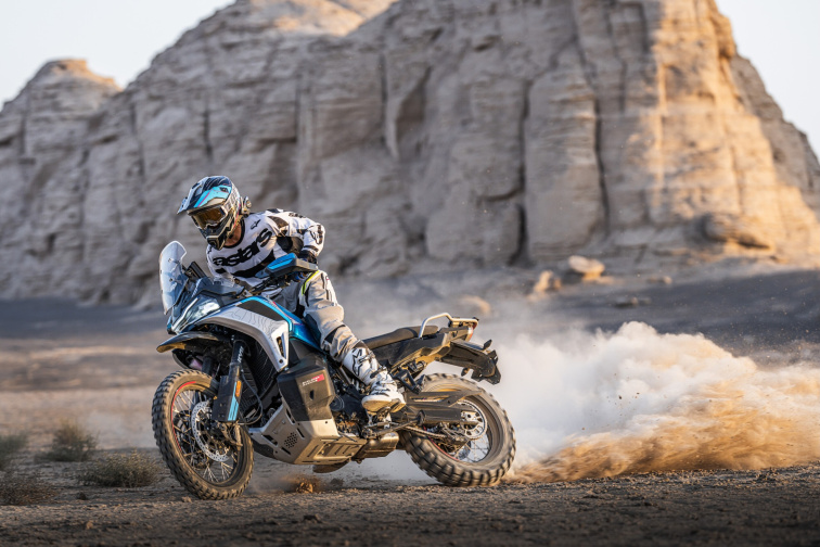 CFMOTO 1000MT-X ADVENTURE 870 E5+