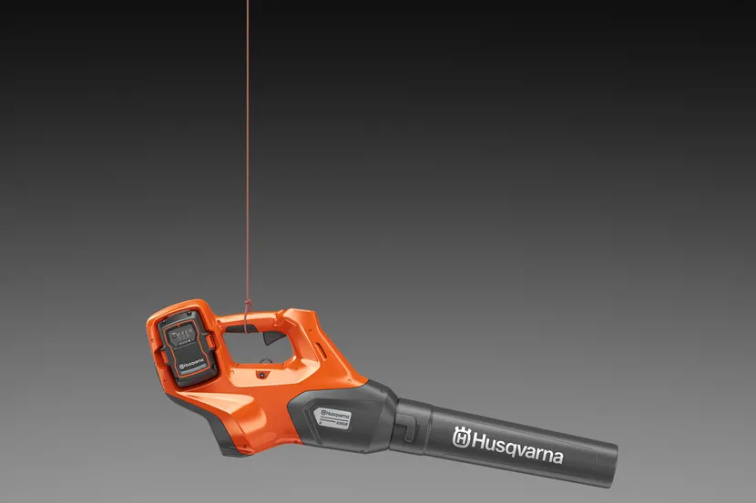 Husqvarna 230iB s akumulátorem a nabíječkou