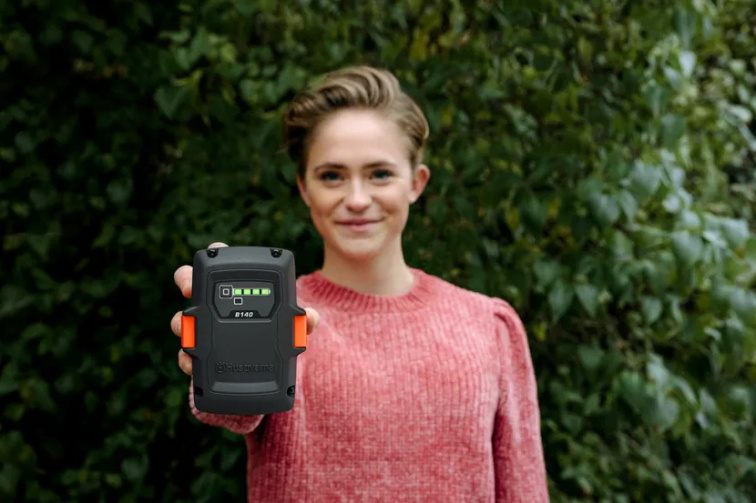 HUSQVARNA 120iB s akumulátorem a nabíječkou