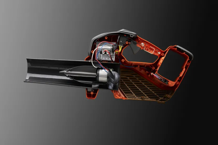 Husqvarna 230iB s akumulátorem a nabíječkou