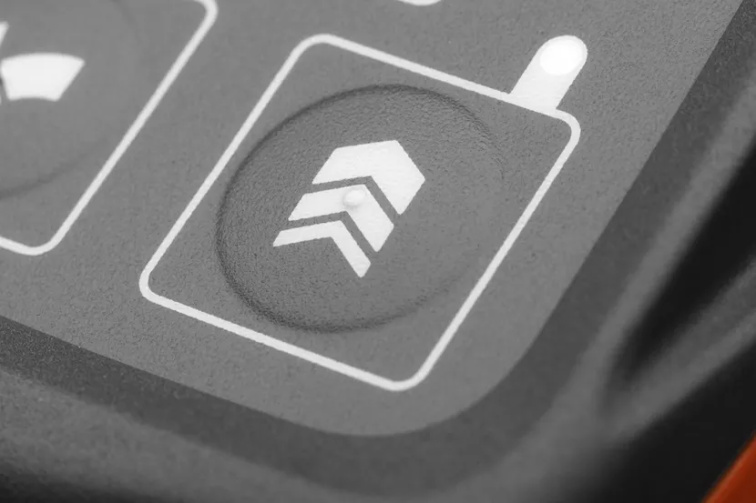 Husqvarna 230iB s akumulátorem a nabíječkou