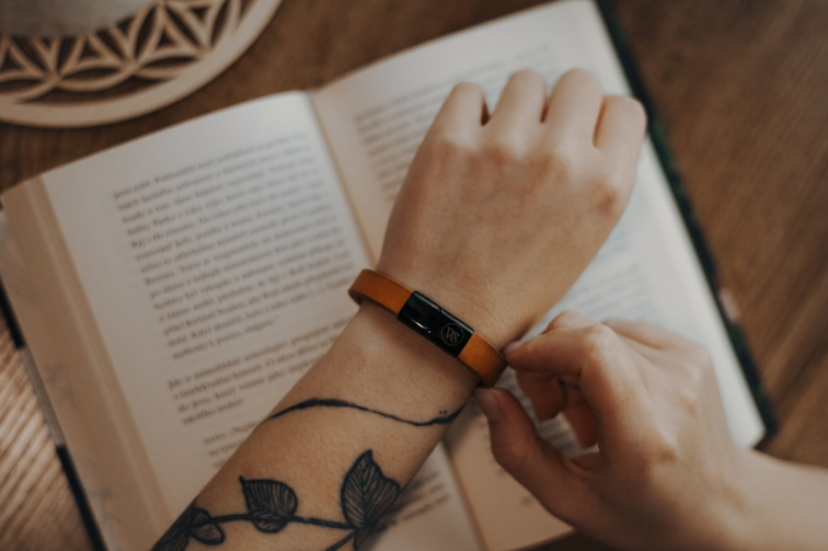 Gravírování na kožený náramek: tip na originální dárek s příběhem