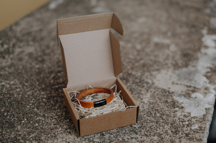 Gravírování na kožený náramek: tip na originální dárek s příběhem