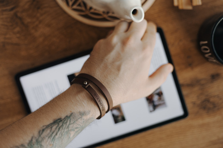 Gravírování na kožený náramek: tip na originální dárek s příběhem