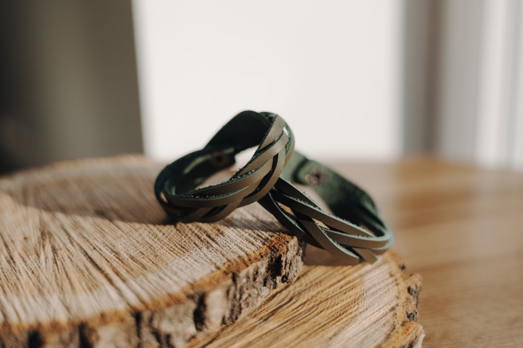 Gravírování na kožený náramek: tip na originální dárek s příběhem