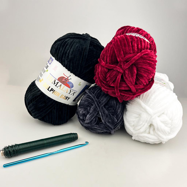 Háčkovaná „Příšerka z obráceného světa“