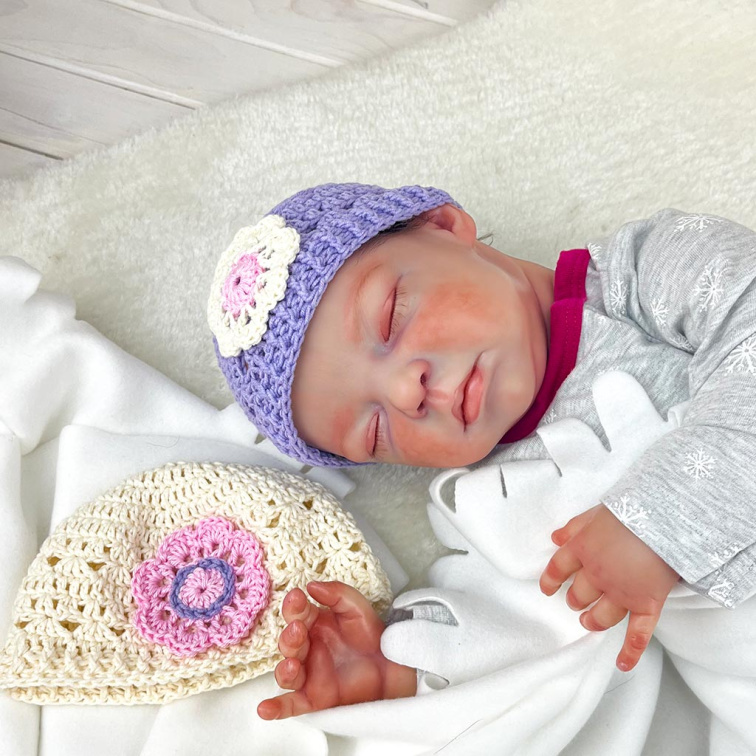 Háčkovaná jarní čepička s kytičkou