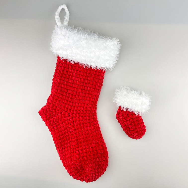 Háčkovaná vánoční punčocha z žinylkové příze