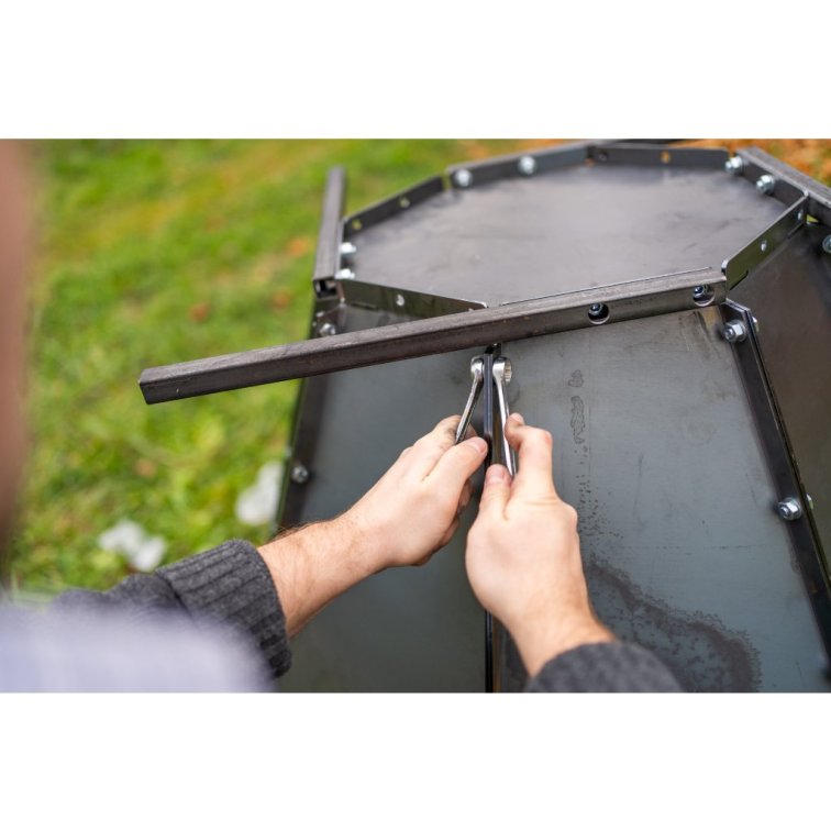 Pyramidové ohniště o osmi bocích, 200 litrů