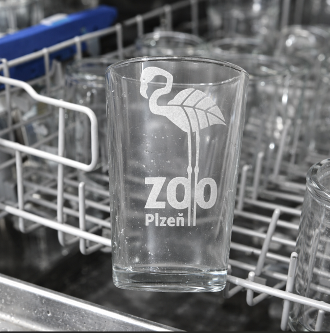 Skleněná plaketa na podstavci HVĚZDA 20x18 cm 1KS