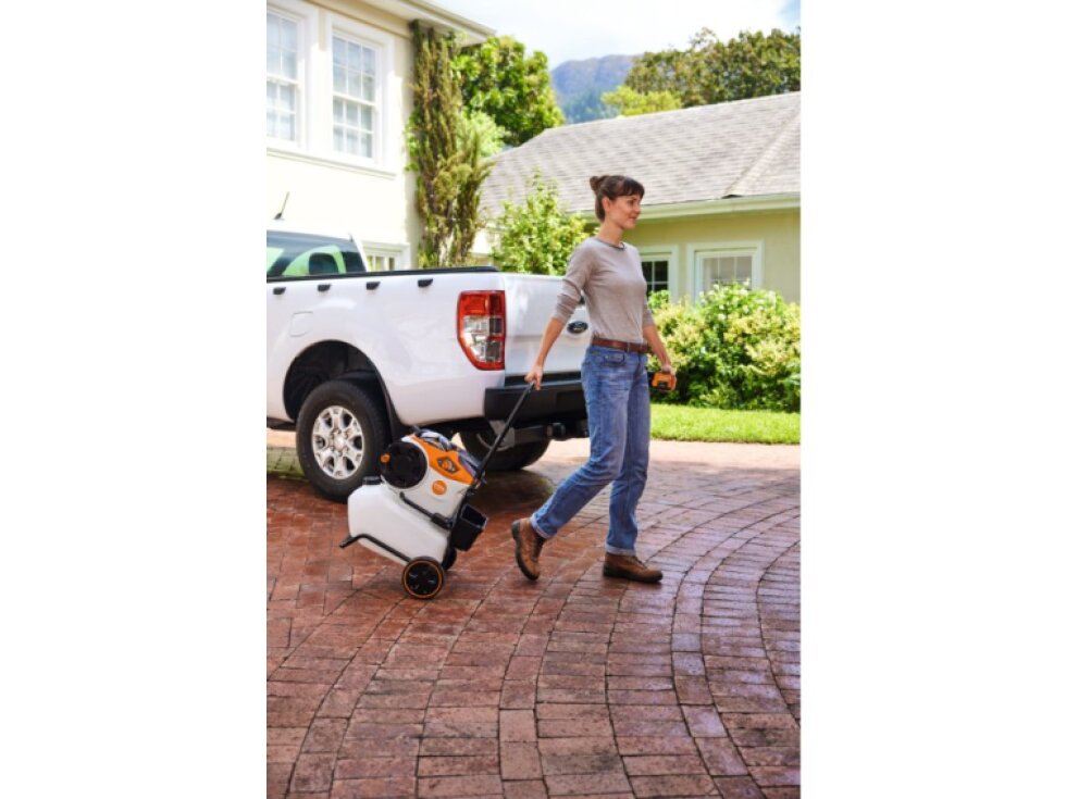 Vozík s nádrží na vodu