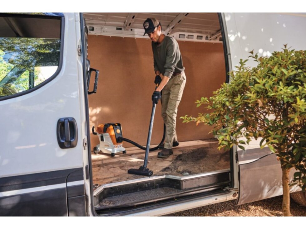 Akumulátorový vysavač STIHL SEA 100 L