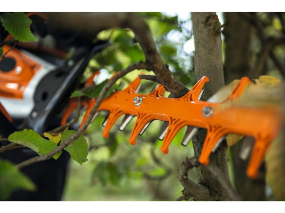 Akumulatorové nůžky na živý plot HSA 130R