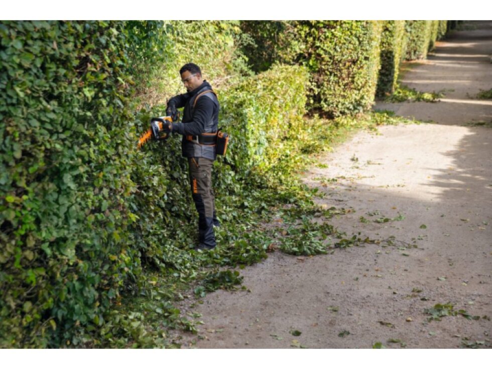 Akumulatorové nůžky na živý plot HSA 130R