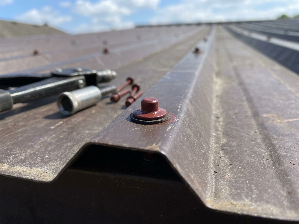 Nýt těsnicí GUNNEX Al/St 4×9,5 mm RAL 3009 - 50 ks