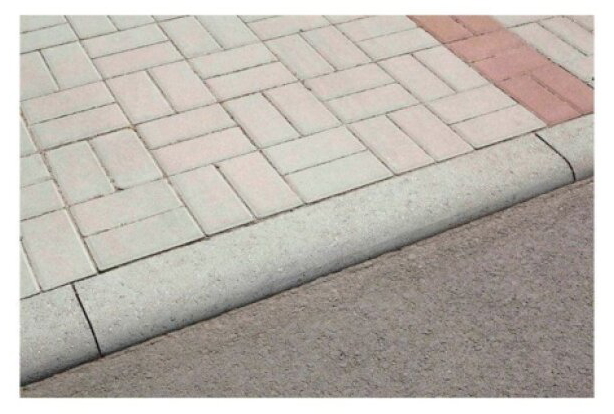 Obrubník nájezdový BEST MONO přírodní 150x1000x150 mm