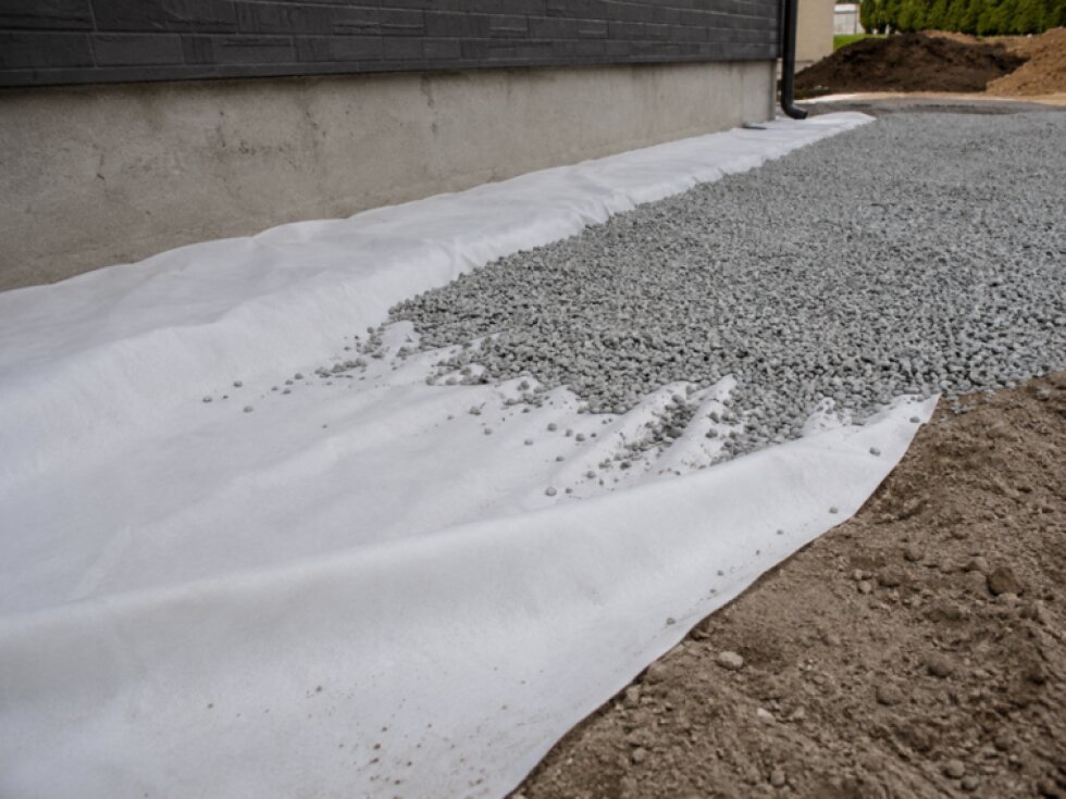 Geotextilie netkaná Den Braven 300 g 2 × 50 m (100 m²/role )
